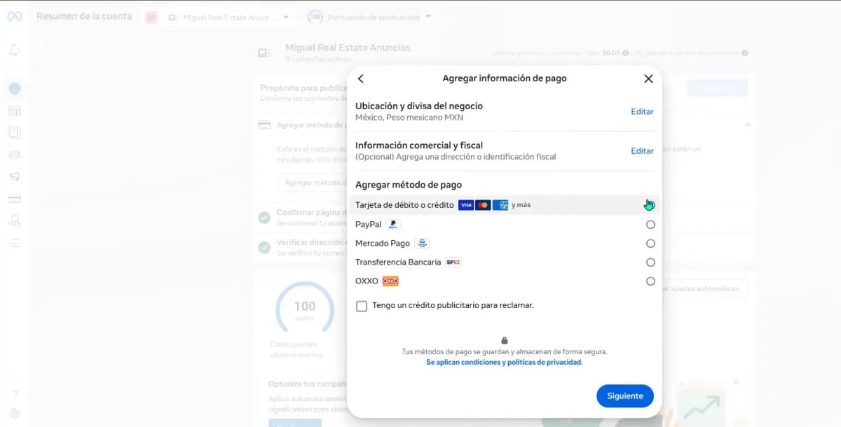 Pantalla de pago de Meta con Tarjeta de débito o crédito seleccionada y sin datos de pago visibles.