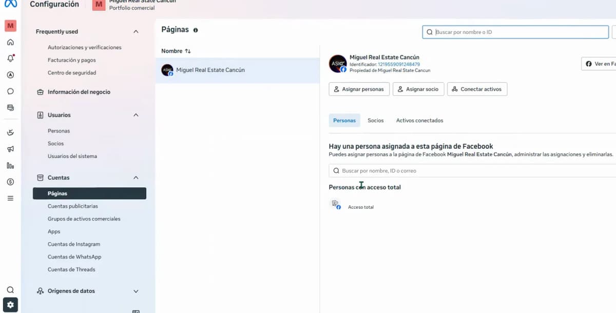 Configuración de Meta Business con los accesos a la página y los controles de permisos.